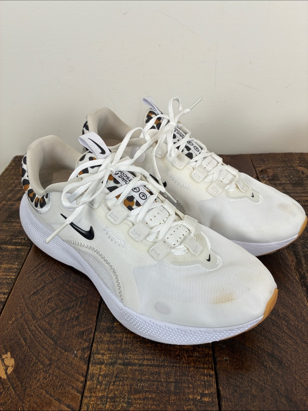 Nike React Women's 8.5 White Running Sneakers Black Swoosh Leopard Accent